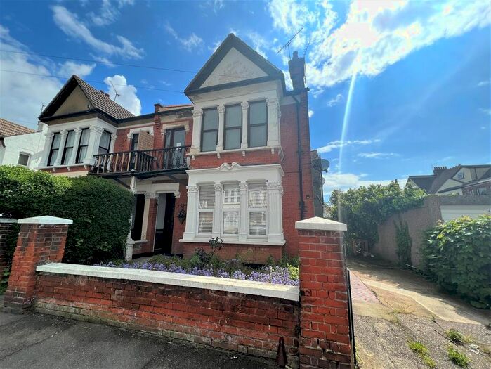 3 Bedroom Flat To Rent In Elderton Road, Westcliff-On-Sea, SS0