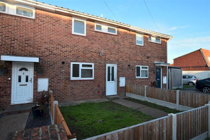3 Bedroom House To Rent In Benderloch, Canvey Island, SS8