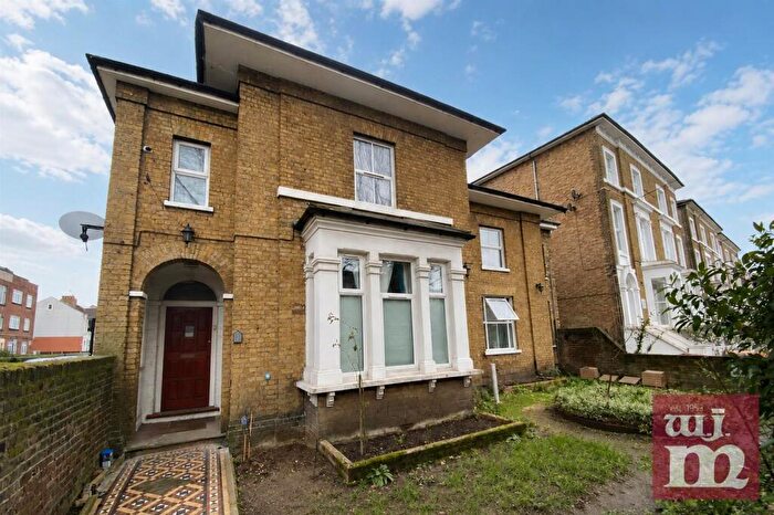 2 Bedroom Flat To Rent In Romford Road, Stratford, E7