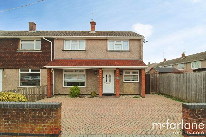 3 Bedroom Semi-Detached House For Sale In Charlbury Close, Swindon, SN25