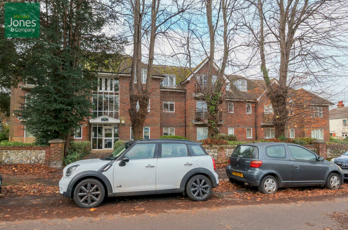 2 Bedroom Flat To Rent In St. Botolphs Road, Worthing, West Sussex, BN11
