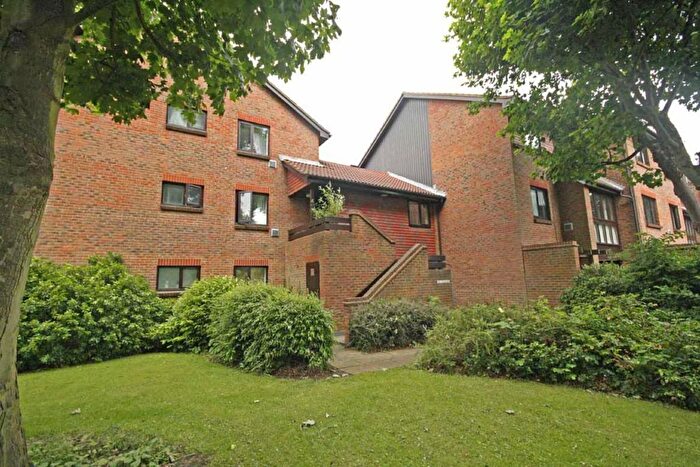 Studio To Rent In Stags Way, Isleworth, TW7