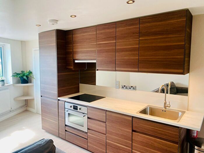 2 Bedroom Flat To Rent In Oxted, Surrey, RH8