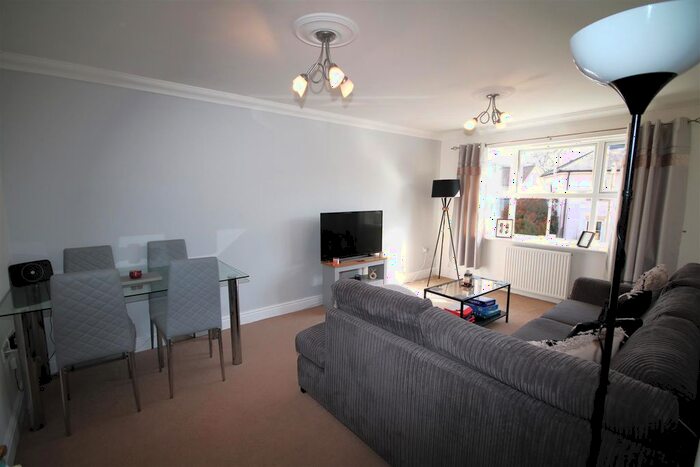 2 Bedroom Flat To Rent In Tower View, Chartham, Canterbury, CT4