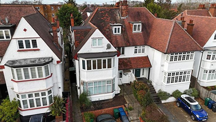 2 Bedroom Flat To Rent In West Heath Drive, NW11