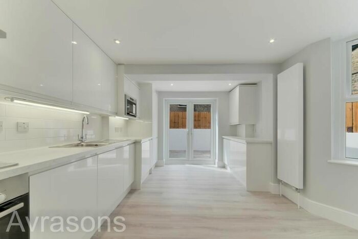 1 Bedroom Flat To Rent In Crewdson Road, London, SW9