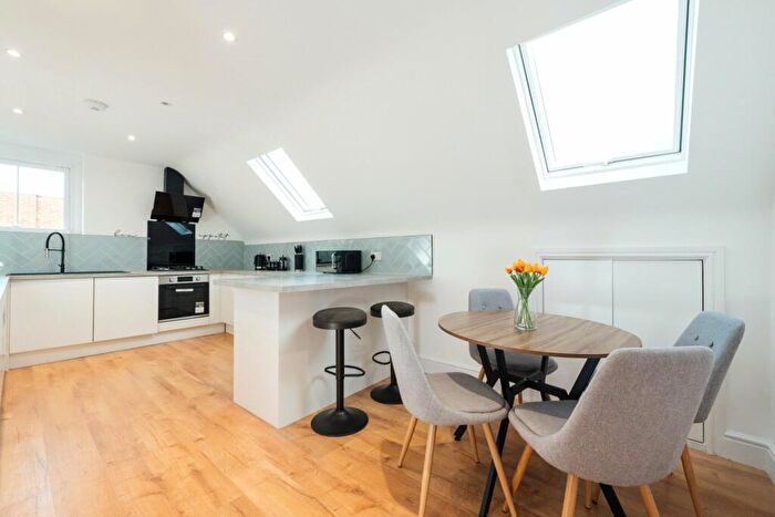 2 Bedroom Flat For Sale In Canadian Avenue, Catford, SE6