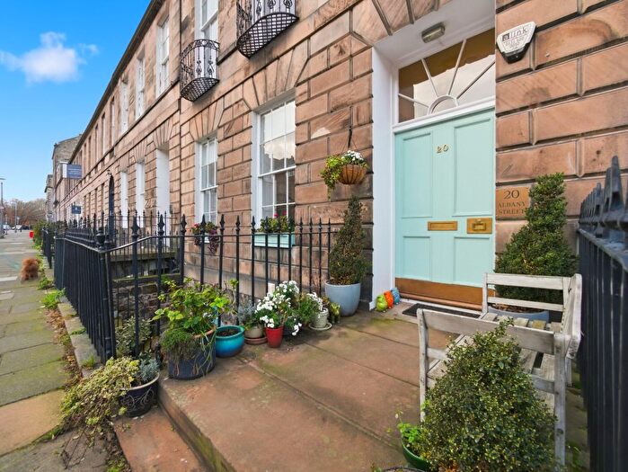 5 Bedroom Town House To Rent In Albany Street, Edinburgh, EH1
