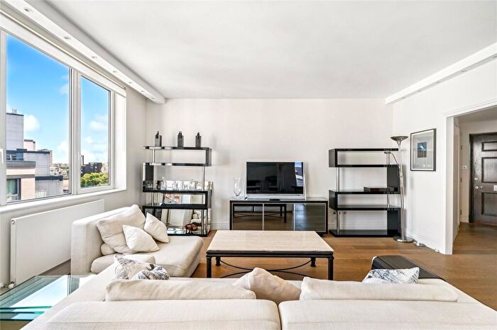 2 Bedroom Apartment To Rent In The Quadrangle, Chelsea Harbour, London, SW10