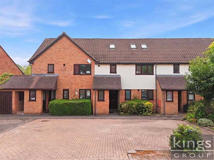 2 Bedroom Maisonette For Sale In Perry Mead, Enfield, EN2