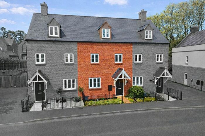 3 Bedroom Terraced House For Sale In Redcar Road, Towcester, NN12