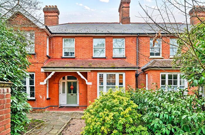 1 Bedroom Flat For Sale In Middle Gordon Road, Camberley, GU15