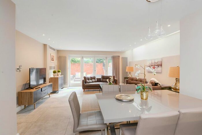 2 Bedroom Flat To Rent In Lyndhurst Road, Hampstead, NW3