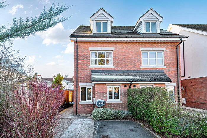 3 Bedroom Semi Detached House For Sale In Gloster Close, Farnborough, GU14