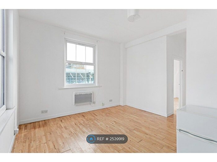 1 Bedroom Flat To Rent In Peckham High Street, London, SE15