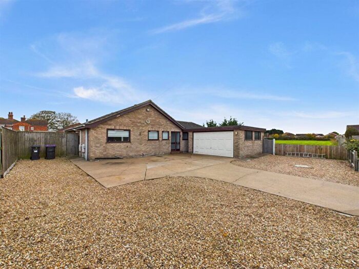 3 Bedroom Detached Bungalow For Sale In Bucknalls Meadow, Sutton-On-Sea, Mablethorpe, LN12