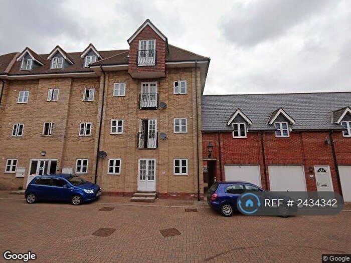 2 Bedroom Flat To Rent In Connaught Close, Colchester, CO1