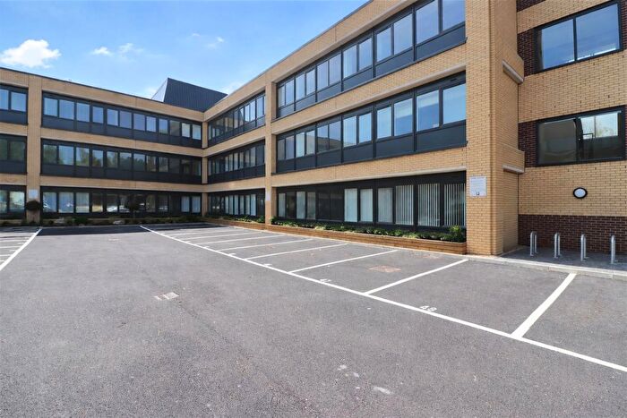 1 Bedroom Flat To Rent In Pinnacle House, Kings Langley, WD4