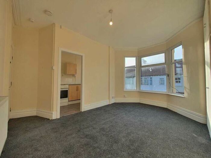 1 Bedroom Studio Flat To Rent In Brighton Avenue, Blackpool, FY4