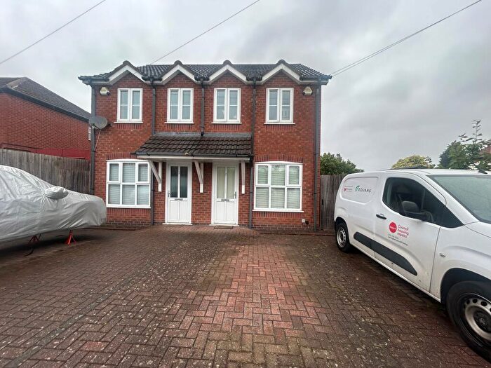 2 Bedroom House To Rent In Bracebridge Road, Kingsbury., B78