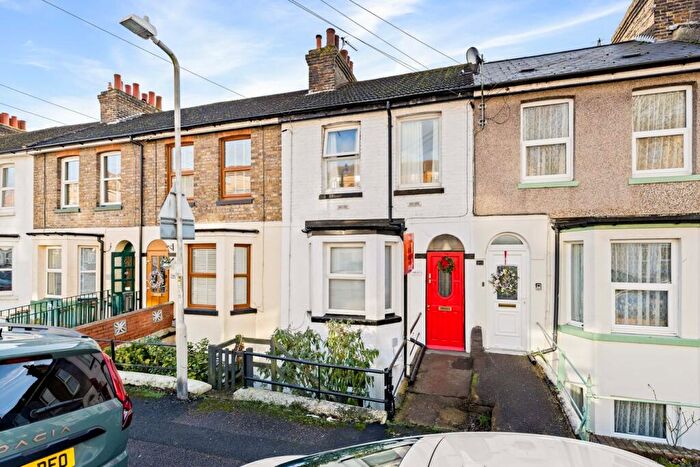 1 Bedroom Flat For Sale In Heathfield Avenue, Dover, CT16