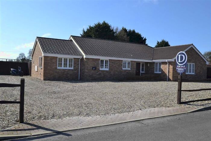 4 Bedroom Detached Bungalow For Sale In Rooksfield, Bishops Green, Berkshire, RG20