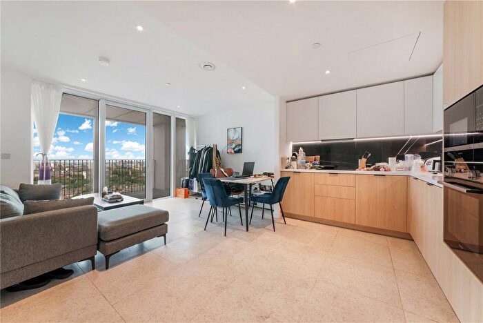 2 Bedroom Flat To Rent In Cendal Crescent, London, E1