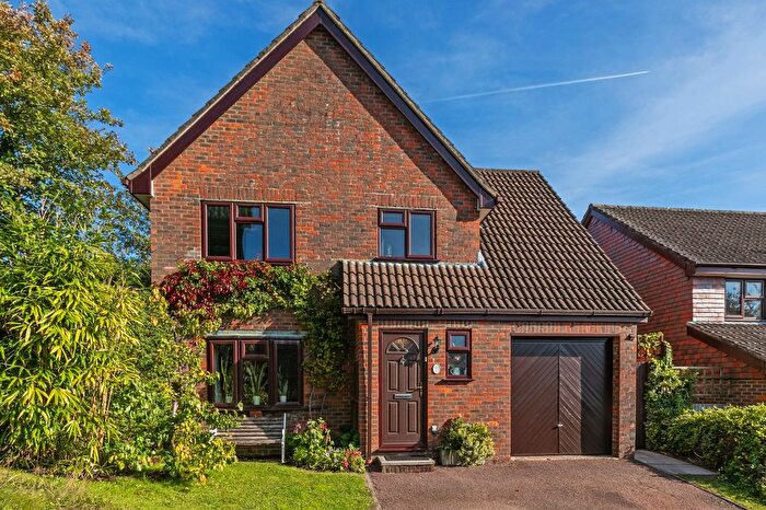 4 Bedroom Detached House For Sale In Wren Close, Winchester, SO22
