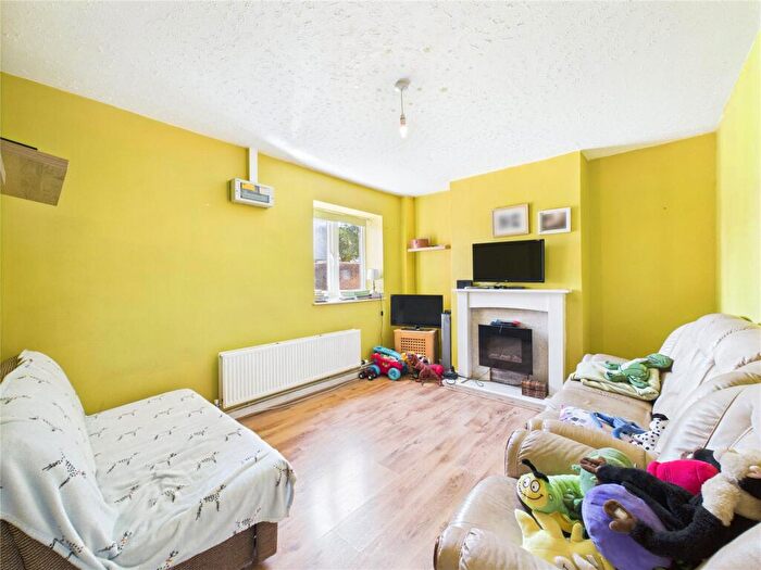 3 Bedroom Maisonette For Sale In Gatehouse Way, Bristol, BS13