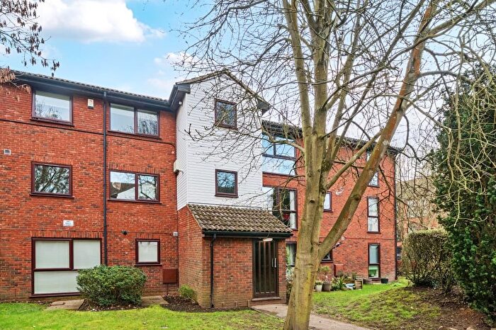 2 Bedroom Flat To Rent In Laleham Road, Shepperton, TW17