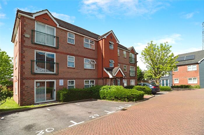 2 Bedroom Flat For Sale In Dudley Close, Chafford Hundred, Grays, Essex, RM16