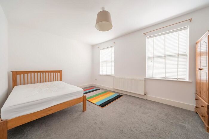 Flat To Rent In Ranelagh Road London, N22