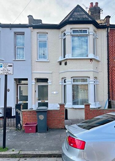 3 Bedroom Terraced House To Rent In Nicholes Road, Hounslow, TW3