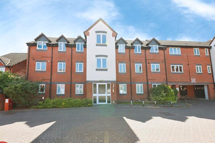 2 Bedroom Apartment For Sale In Parish End, Leamington Spa, CV31