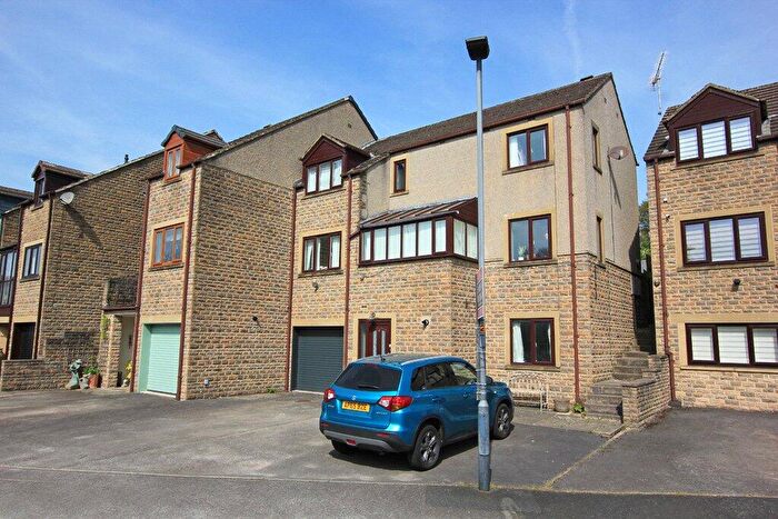 4 Bedroom Semi-Detached House For Sale In Hall Croft, Skipton, BD23