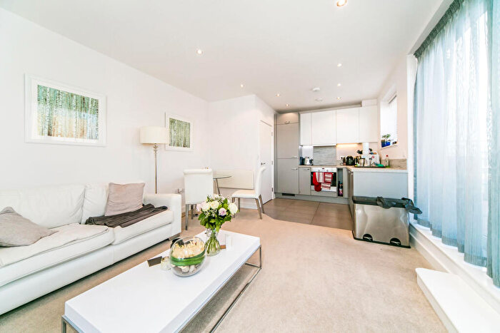 1 Bedroom Apartment To Rent In Kennet Island, Reading, RG2