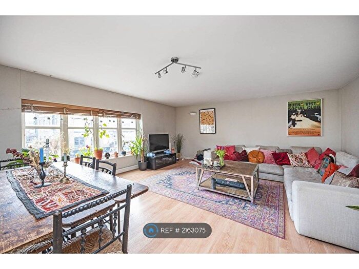 3 Bedroom Flat To Rent In Prince Edward Road, London, E9