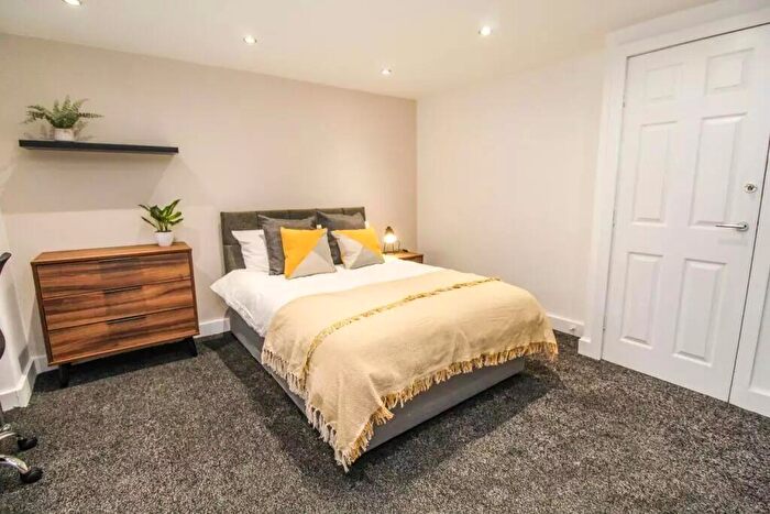 6 Bedroom House To Rent In Mitford Road, Manchester, M14