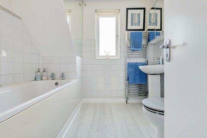 3 Bedroom End Of Terrace House For Sale In Brighton Road, Lancing, West Sussex, BN15