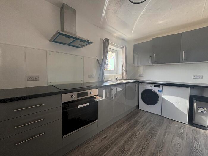 1 Bedroom Flat To Rent In High Street, Aldershot, Hampshire, GU11