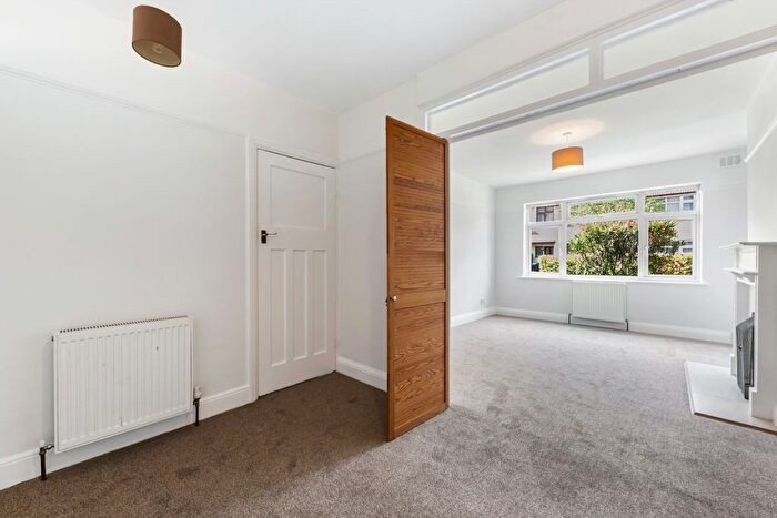 Maisonette To Rent In De'arn Gardens, Mitcham, CR4