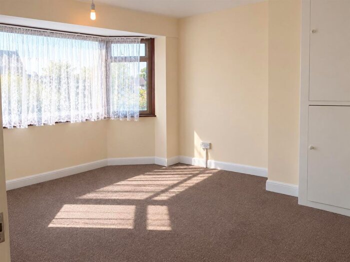 3 Bedroom Terraced House For Sale In Bourne Avenue, Hayes, UB3