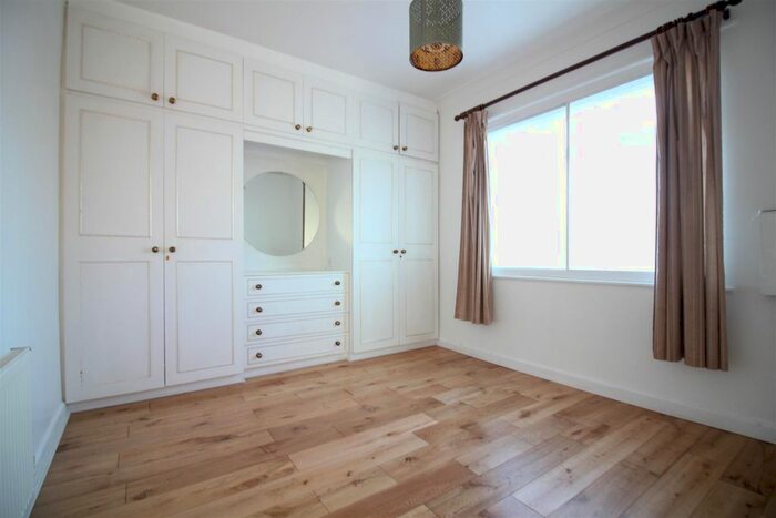 4 Bedroom Semi-Detached House To Rent In Beaufort Gardens, Hounslow, TW5