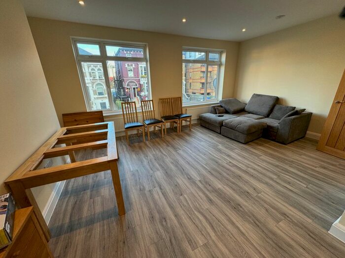 3 Bedroom Flat To Rent In Lampton Road, Hounslow, TW3