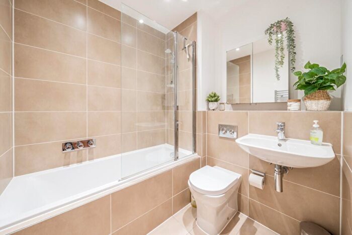 2 Bedroom Apartment To Rent In Heron Way Maidenhead, SL6
