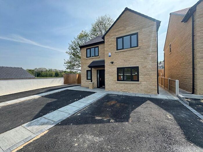 4 Bedroom Detached House For Sale In Bradford Road, Cottingley, Bingley, BD16