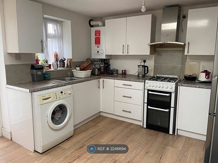2 Bedroom Flat To Rent In Hounslow, Hounslow, TW3