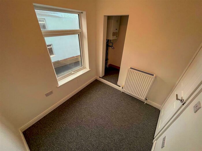 2 Bedroom House To Rent In Fishers Street, KirkbyinAshfield
