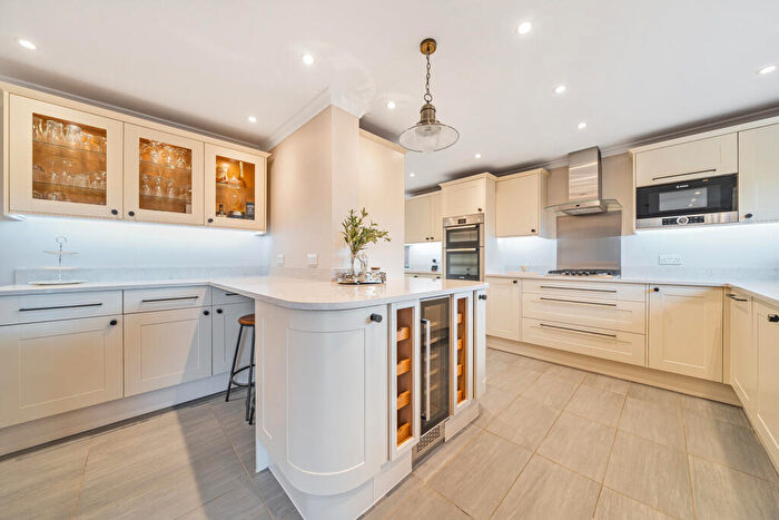 3 Bedroom Bungalow For Sale In Hillside, Farningham, Dartford, DA4