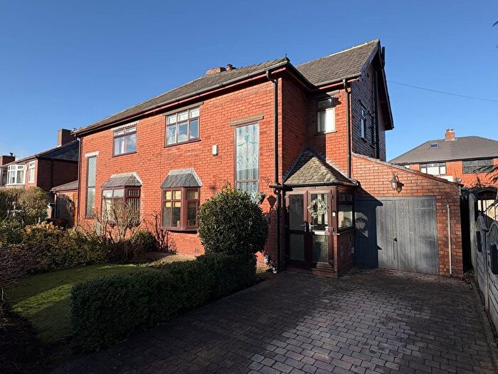 3 Bedroom Semi Detached House For Sale In The Avenue, Shaw, OL2